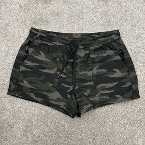 Athleta Farallon Women's Shorts Size‎ 12 All Over Camo